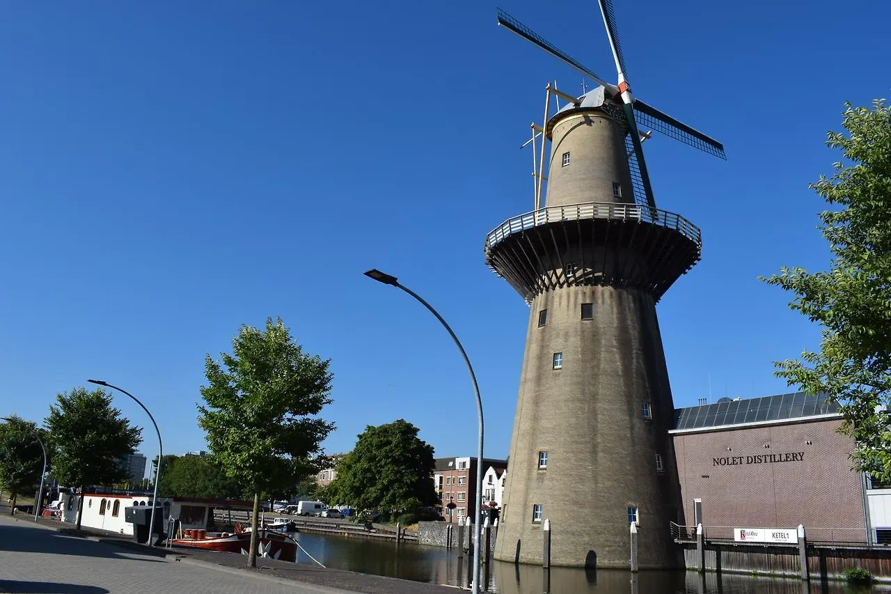 Bed and Breakfast Aurora Schiedam 0*,  Niederlande